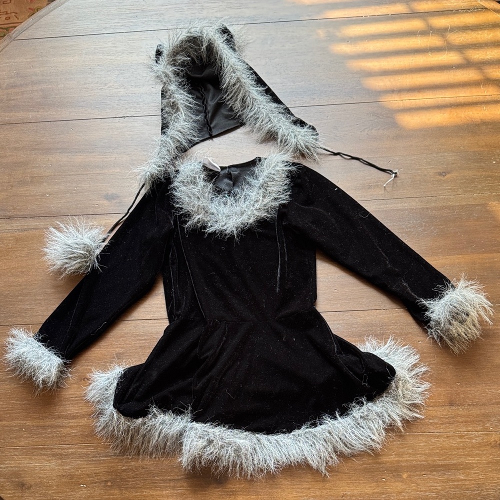 Sz M (8-10) Black and Gray Furry Cat Costume